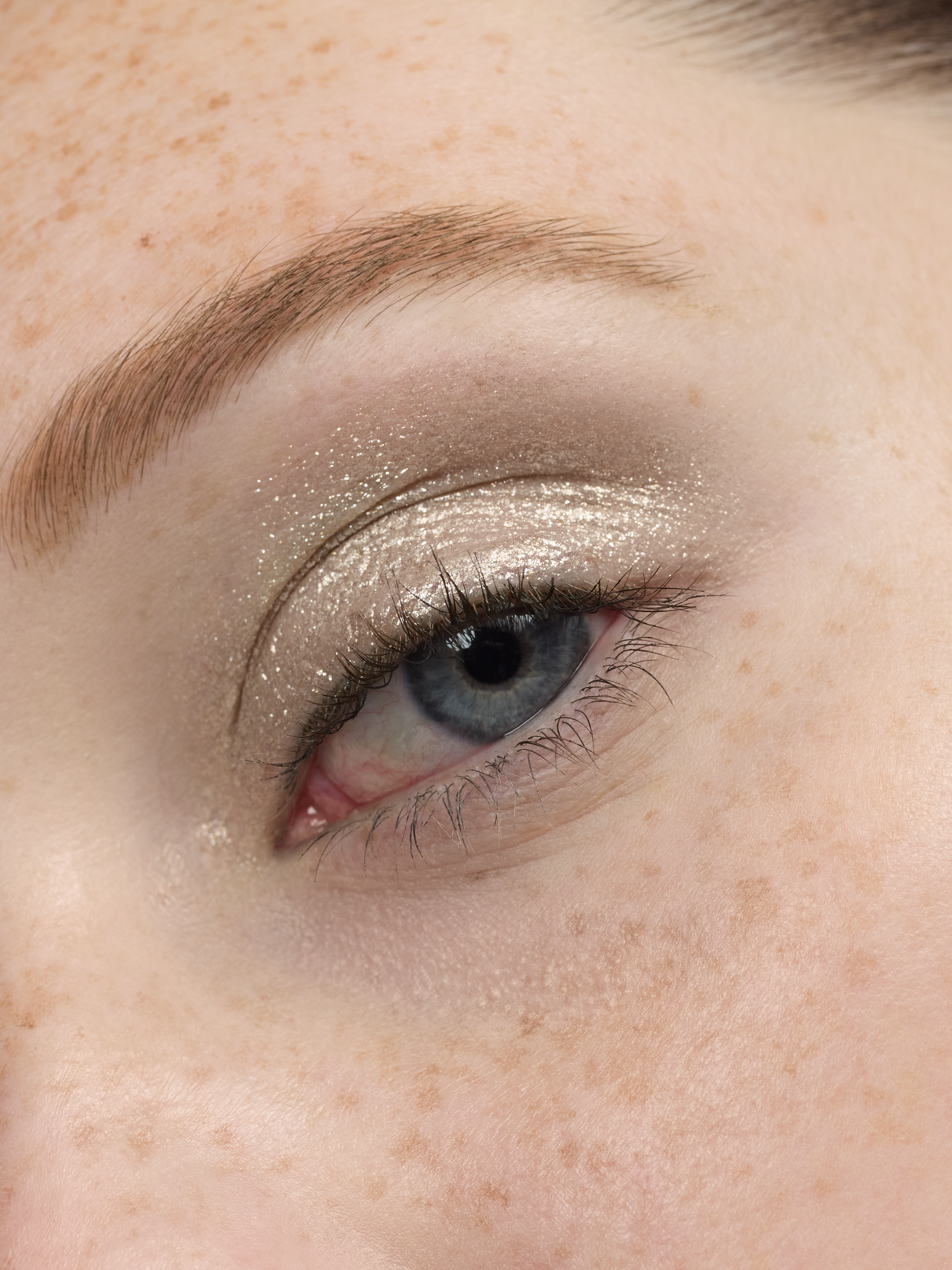 Fractal Glitter Eye Paint
