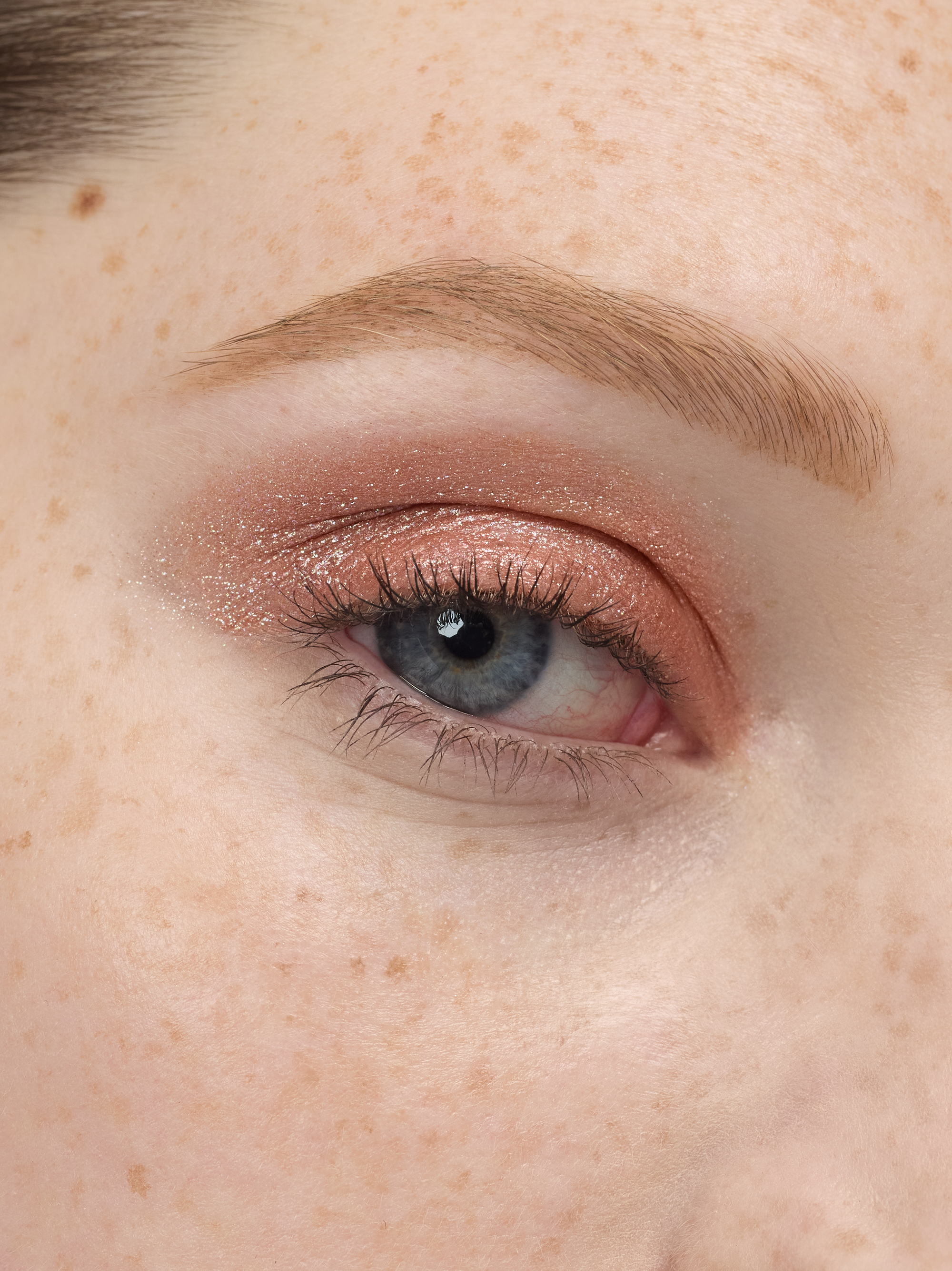 Fractal Glitter Eye Paint